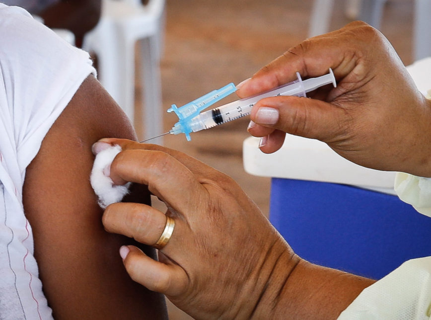Brasil tem 25,43% da população vacinada com a primeira dose contra a covid 1