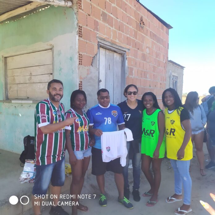 Conceição da Barra: Equipe Feminina da Comunidade São Domingos(Paraíso), recebe doação de material esportivo da Foco Eventos empresa de Paulinho Lima radialista 1